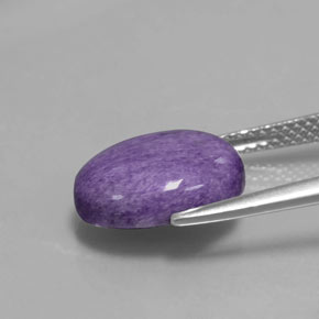 3.76カラットの天然バイオレットチャロアイト、オーバルカット、オペーク