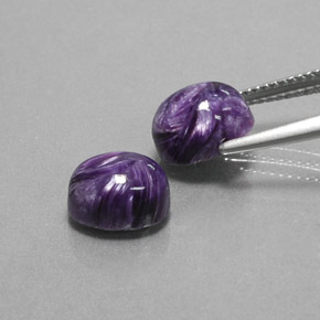 カラットの天然バイオレットチャロアイト（9.1×7.2 mm・オーバルカット）