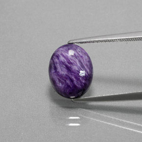 3.35カラットの天然バイオレットチャロアイト（11.2×9.1 mm・オーバルカット）