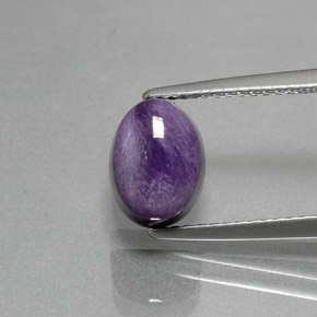 2.51カラットの天然バイオレットチャロアイト（8.8×6.7 mm・オーバルカット）