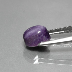 2.51カラットの天然バイオレットチャロアイト（8.8×6.7 mm・オーバルカット）