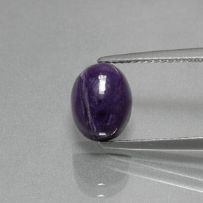 2.56カラットの天然バイオレットチャロアイト（9.2×7.2 mm・オーバルカット）