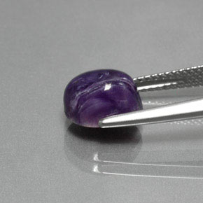 2.56カラットの天然バイオレットチャロアイト（9.2×7.2 mm・オーバルカット）