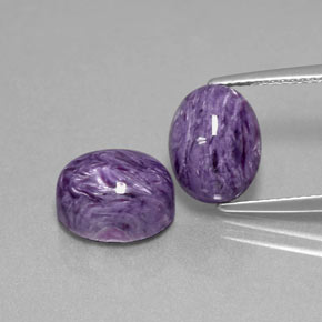 カラットの天然バイオレットチャロアイト（10.1×8 mm・オーバルカット）