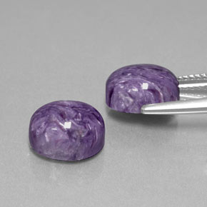 カラットの天然バイオレットチャロアイト（10.1×8 mm・オーバルカット）
