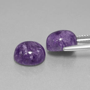 カラットの天然バイオレットチャロアイト（10×8.1 mm・オーバルカット）