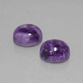カラットの天然バイオレットチャロアイト（10.1×8 mm・オーバルカット）