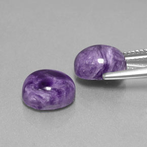カラットの天然バイオレットチャロアイト（10.1×8 mm・オーバルカット）
