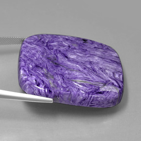 93.43カラットの天然バイオレットチャロアイト、クッションカット、オペーク