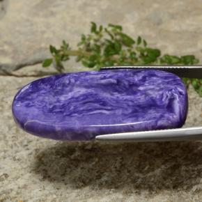 33.22カラットの天然バイオレットチャロアイト、ファンシーシェイプ、オペーク