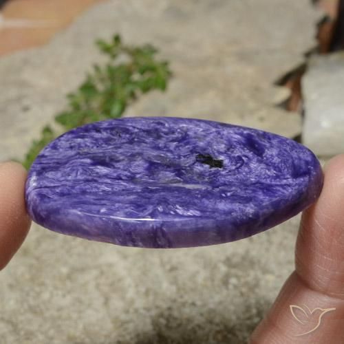 73.68カラットの天然濃い紫チャロアイト、ファンシーシェイプ、オペーク