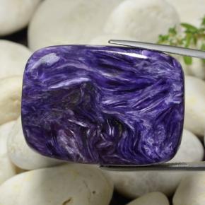 63.73カラットの天然バイオレットチャロアイト、クッションカット、オペーク