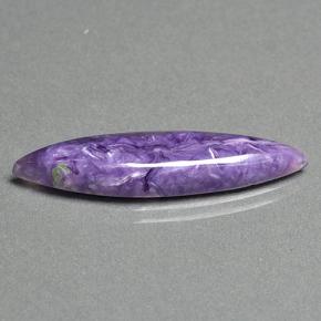 8.00カラットの天然バイオレットチャロアイト（32.6×8.1 mm・マーキス）