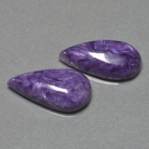 12.53カラットの天然バイオレットチャロアイト（18.9×9.7 mm・洋梨の形）