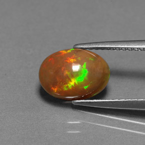 1.30カラットの天然マルチカラーチョコレートオパール（9.9×7.2 mm・透明）