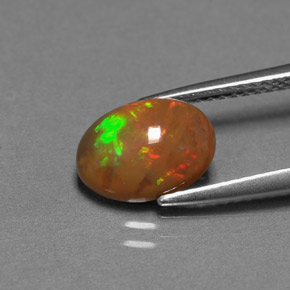 1.30カラットの天然マルチカラーチョコレートオパール（9.9×7.2 mm・透明）