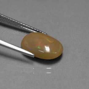 2.59カラットの天然マルチカラーチョコレートオパール（12.7×8.6 mm・オーバルカット）