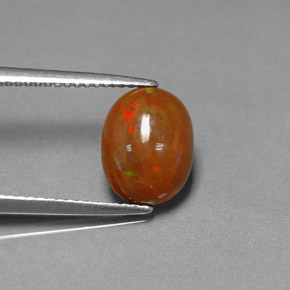 2.03カラットの天然マルチカラーチョコレートオパール（10.5×8 mm・透明）