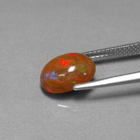 2.03カラットの天然マルチカラーチョコレートオパール（10.5×8 mm・透明）