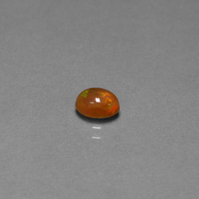 0.40カラットの天然マルチカラーチョコレートオパール（6×4.1 mm・透明）