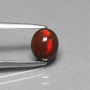 0.75カラットの天然マルチカラーチョコレートオパール（7×5.8 mm・オーバルカット）