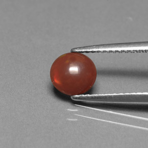 0.36カラットの天然マルチカラーチョコレートオパール（6.6×6.2 mm・オーバルカット）