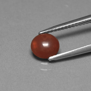 0.36カラットの天然マルチカラーチョコレートオパール（6.6×6.2 mm・オーバルカット）