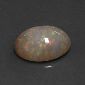 5.59カラットの天然マルチカラーチョコレートオパール（16.5×12.6 mm・オーバルカット）