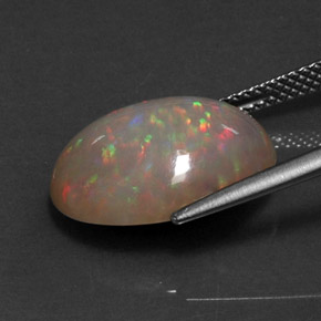 5.59カラットの天然マルチカラーチョコレートオパール（16.5×12.6 mm・オーバルカット）