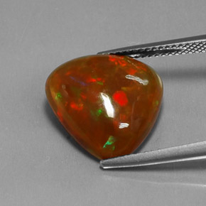 5.36カラットの天然マルチカラーチョコレートオパール（15.1×13.9 mm・透明）