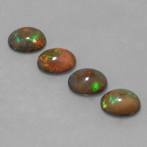 カラットの天然マルチカラーチョコレートオパール（8×6.1 mm・オーバルカット）