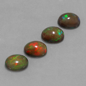 カラットの天然マルチカラーチョコレートオパール（8.1×6.1 mm・オーバルカット）