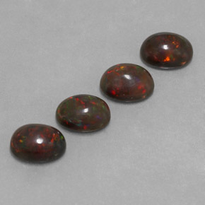 3.23カラットの天然マルチカラーチョコレートオパール（8×6.1 mm・オーバルカット）