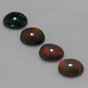 3.57カラットの天然マルチカラーチョコレートオパール（8.1×6.1 mm・オーバルカット）