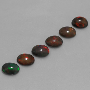 4.61カラットの天然マルチカラーチョコレートオパール（8×6.1 mm・オーバルカット）