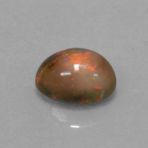0.69カラットの天然マルチカラーチョコレートオパール（7.1×5.1 mm・オーバルカット）