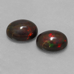 カラットの天然マルチカラーチョコレートオパール（8.2×6.2 mm・オーバルカット）