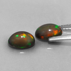 カラットの天然マルチカラーチョコレートオパール（7.1×5.1 mm・オーバルカット）
