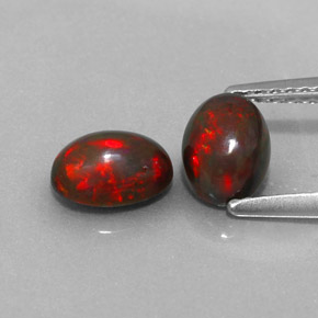 カラットの天然マルチカラーチョコレートオパール（7.1×5.1 mm・オーバルカット）