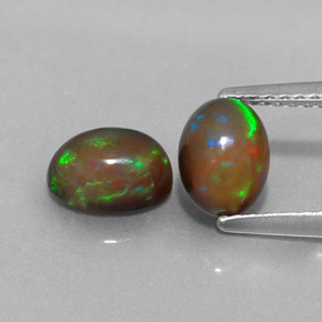 カラットの天然マルチカラーチョコレートオパール（7×5.2 mm・オーバルカット）