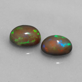 カラットの天然マルチカラーチョコレートオパール（7×5.2 mm・オーバルカット）