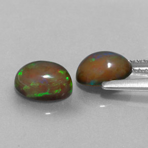 カラットの天然マルチカラーチョコレートオパール（7×5.2 mm・オーバルカット）