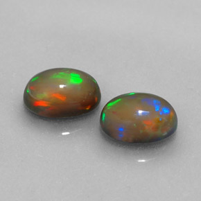 カラットの天然マルチカラーチョコレートオパール（7.1×5.1 mm・オーバルカット）
