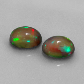 カラットの天然マルチカラーチョコレートオパール（7.1×5.1 mm・オーバルカット）