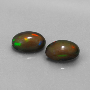 カラットの天然マルチカラーチョコレートオパール（7×5.1 mm・オーバルカット）