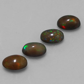 2.14カラットの天然マルチカラーチョコレートオパール（7.1×4.6 mm・オーバルカット）