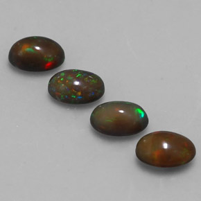 2.14カラットの天然マルチカラーチョコレートオパール（7.1×4.6 mm・オーバルカット）