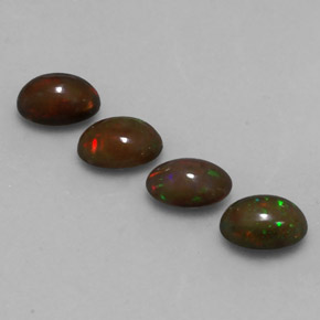 1.88カラットの天然マルチカラーチョコレートオパール（6.9×5 mm・オーバルカット）