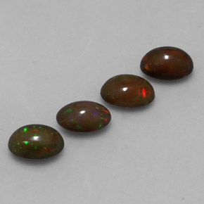 1.88カラットの天然マルチカラーチョコレートオパール（6.9×5 mm・オーバルカット）