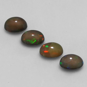 カラットの天然マルチカラーチョコレートオパール（7.1×5.1 mm・オーバルカット）